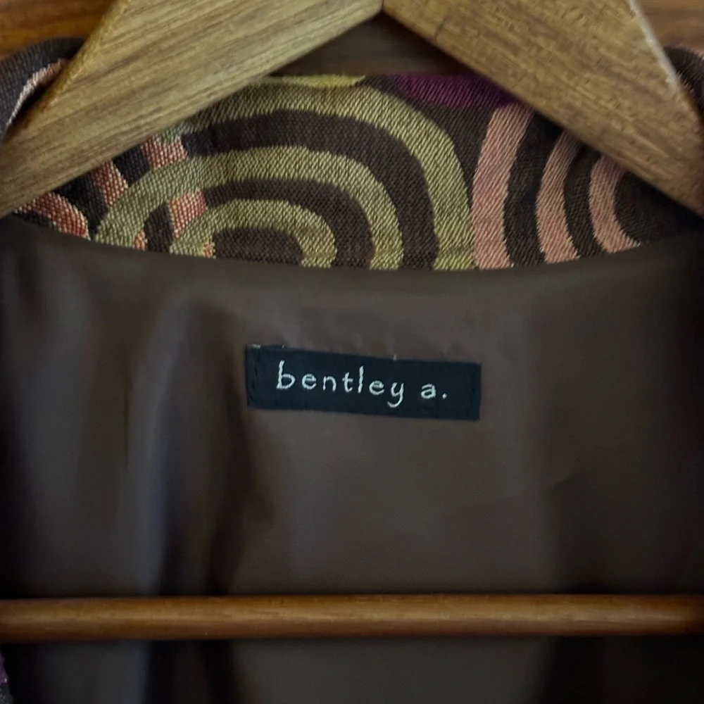 Bentley a. Swirl Coat in Large - Picture 3 of 7